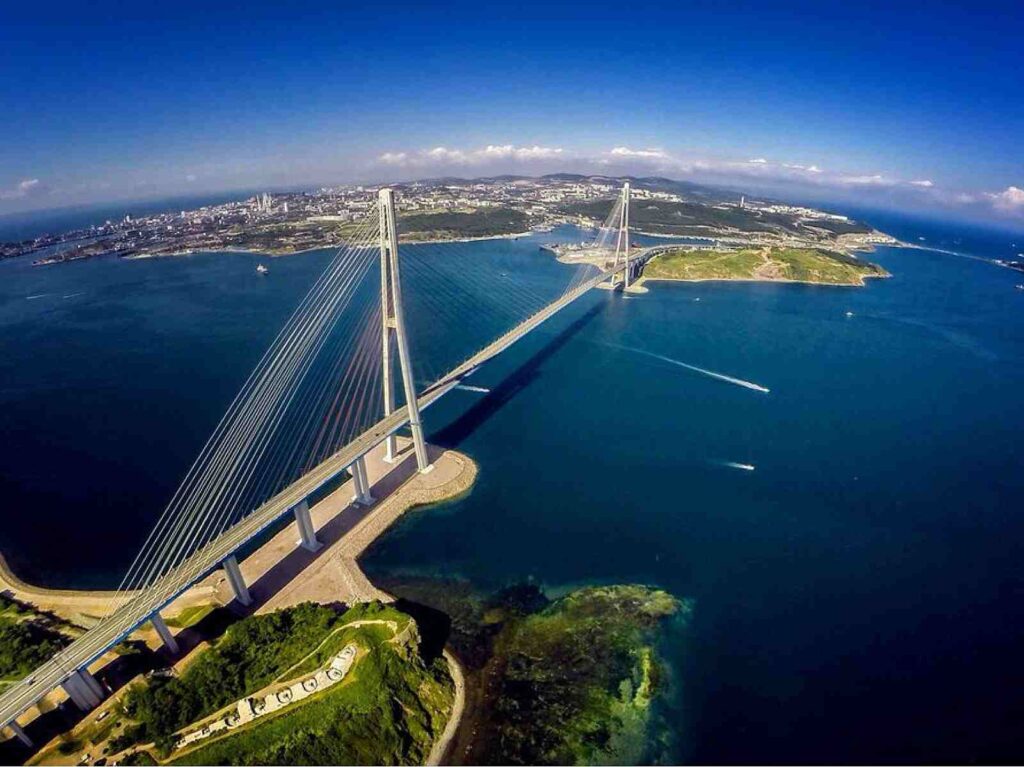A Picture of Russky Bridge