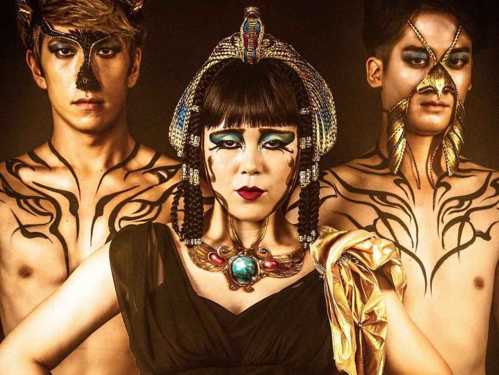 A Picture of Cleopatra Makeup